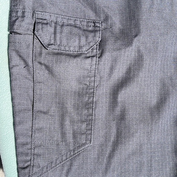 Men’s Lightweight, Grey Cargo Shorts - Picture 3 of 12